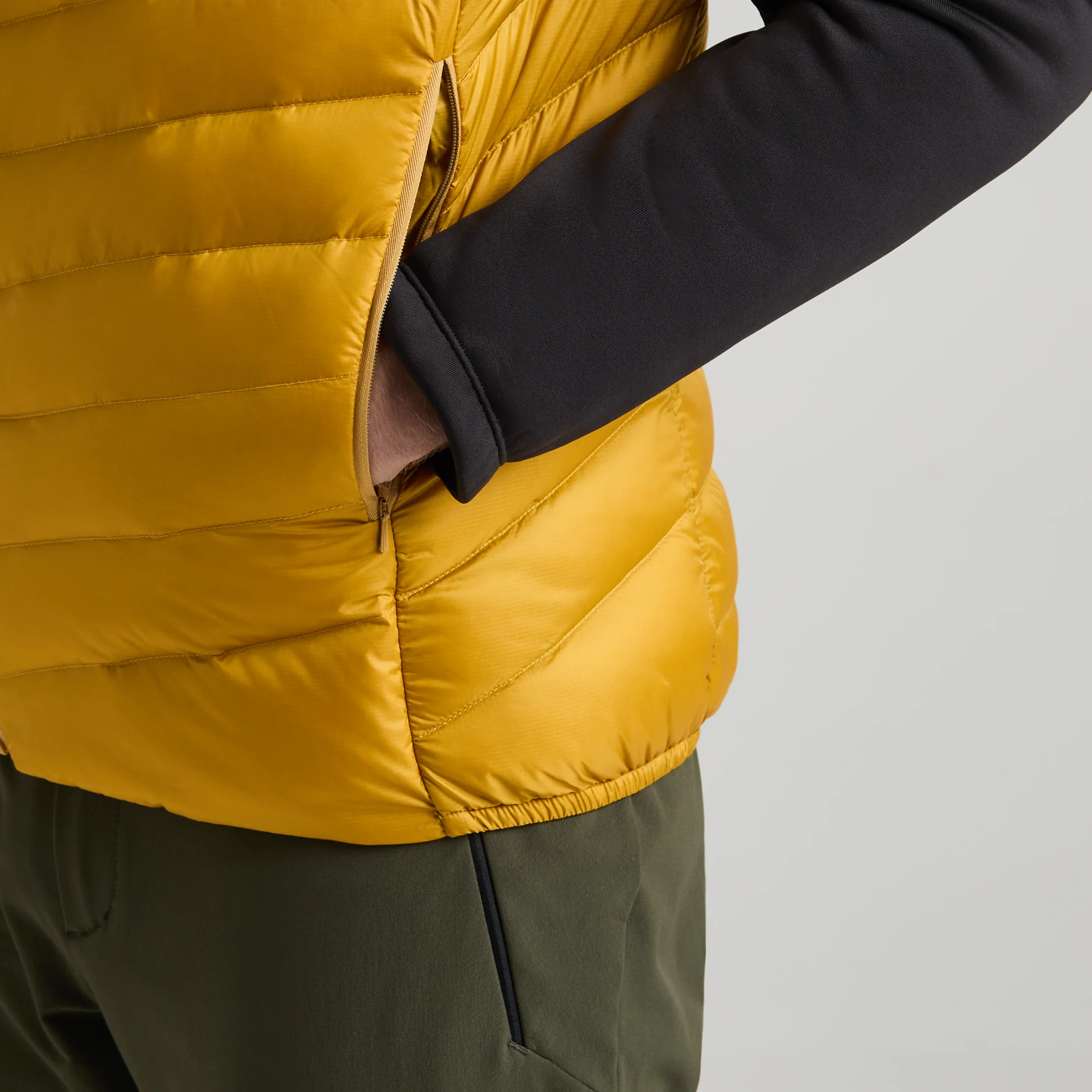 BREEZE DUVET VEST - Image 17