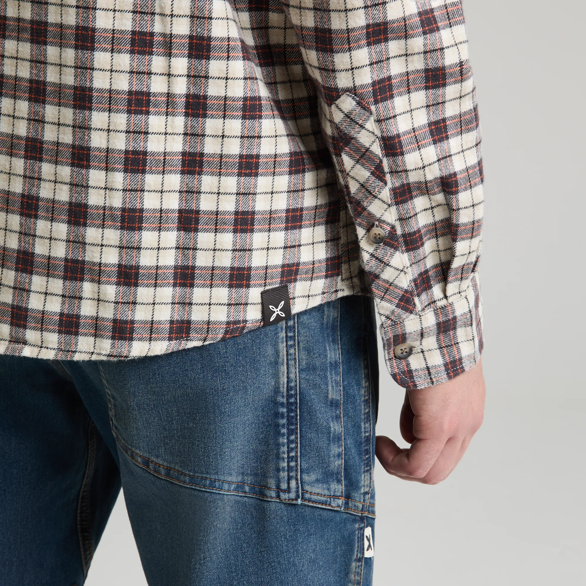 ESSENCE L/S SHIRT - Image 9