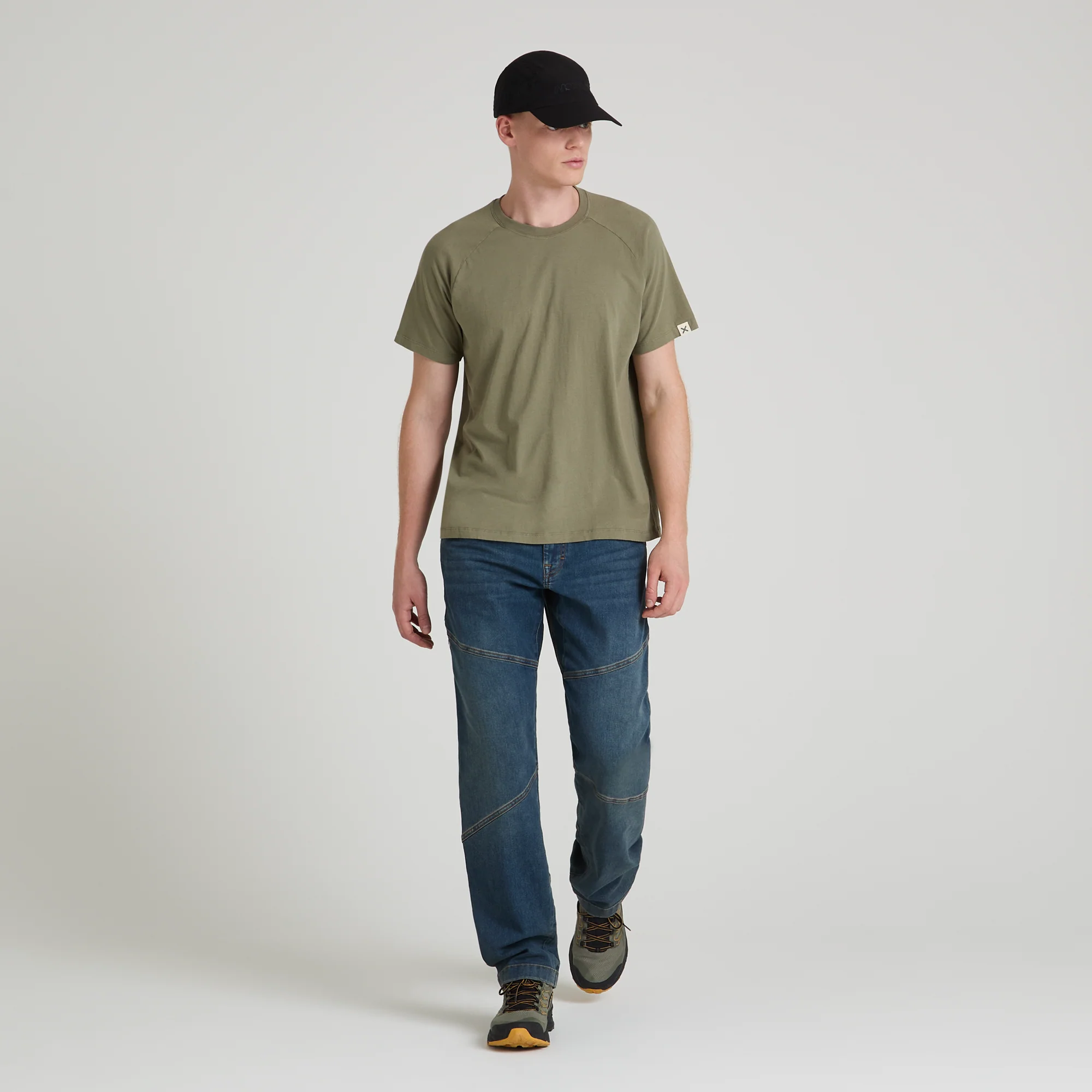 MINIMAL LOGO T-SHIRT - Image 19