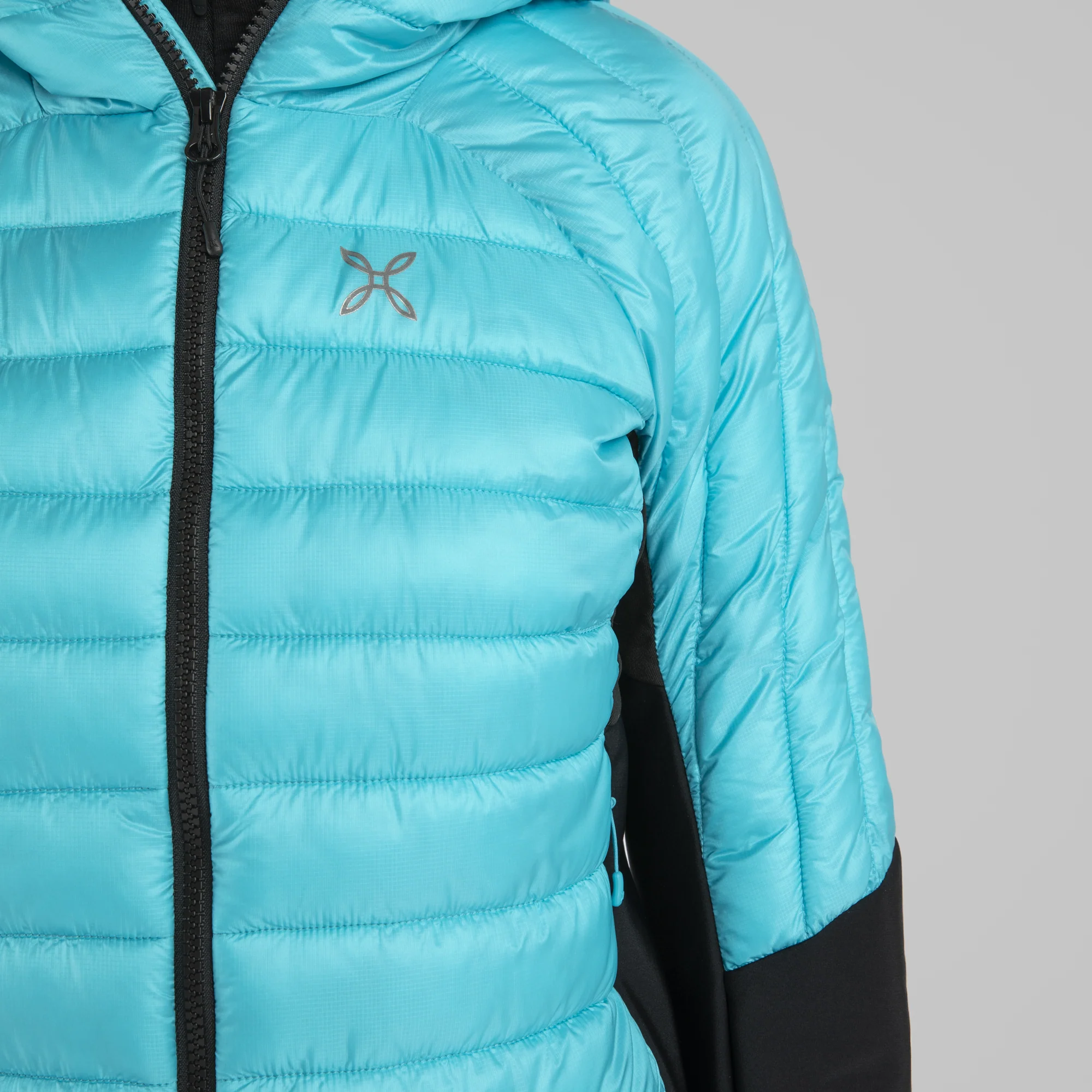 PEAK HYBRID HOODED JACKET WOM. - Image 16