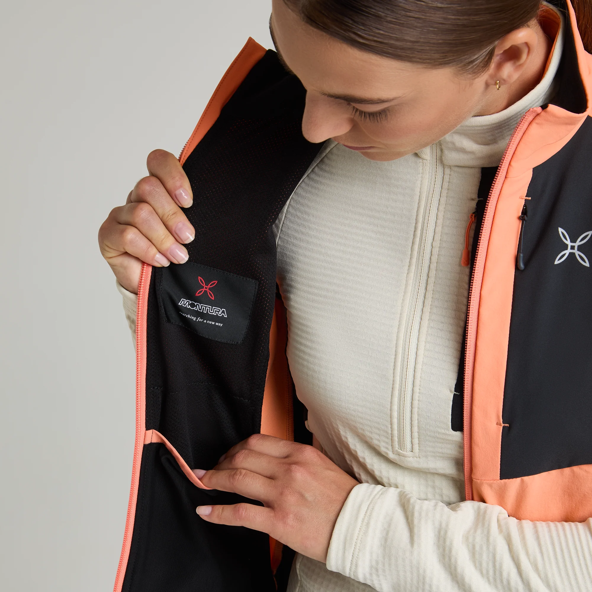 PEAK VEST WOMAN - Image 10