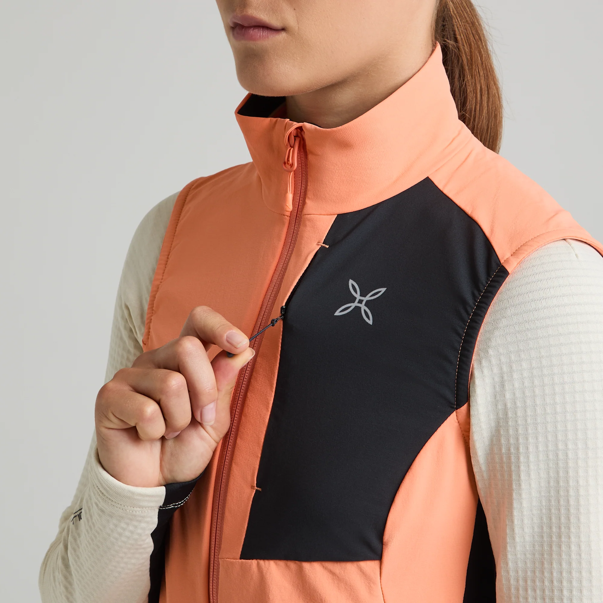 PEAK VEST WOMAN - Image 13