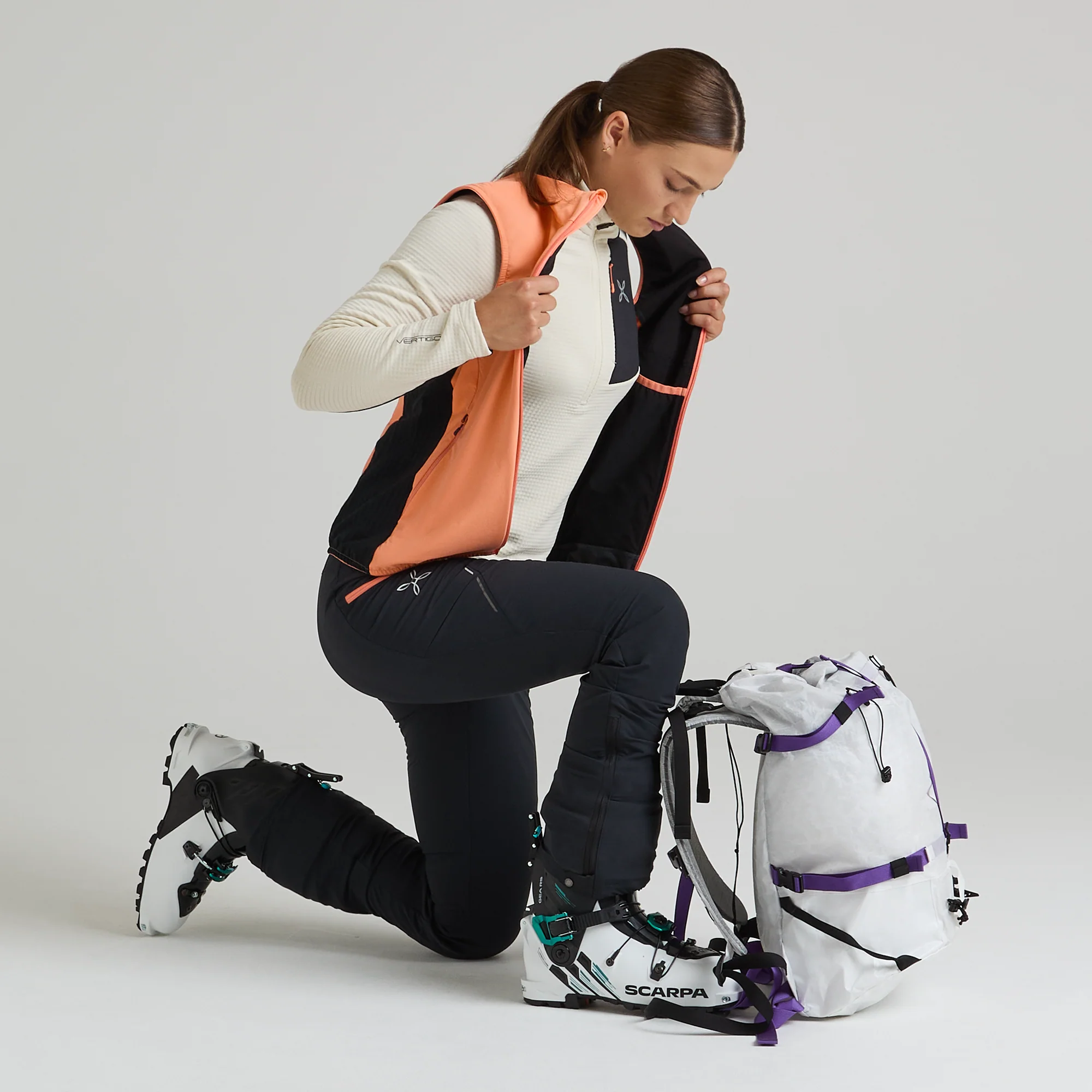 PEAK VEST WOMAN - Image 14