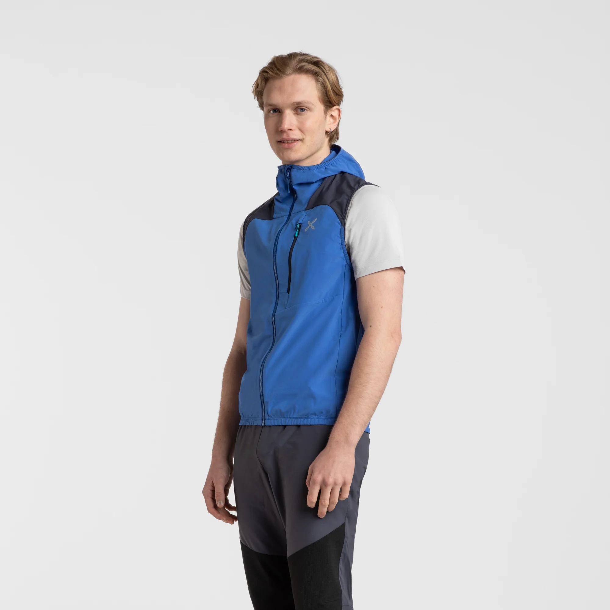 RISE HOODED VEST - Image 19