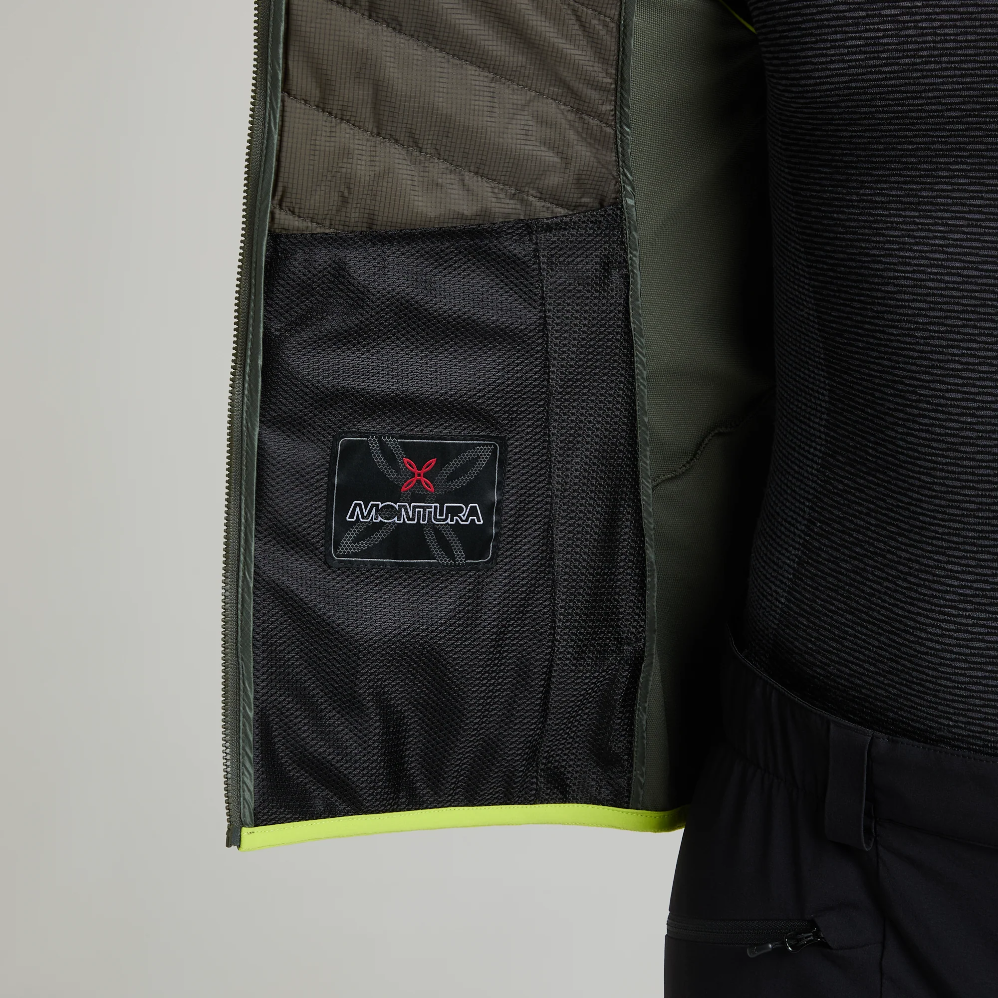 TRACE HYBRID VEST - Image 11
