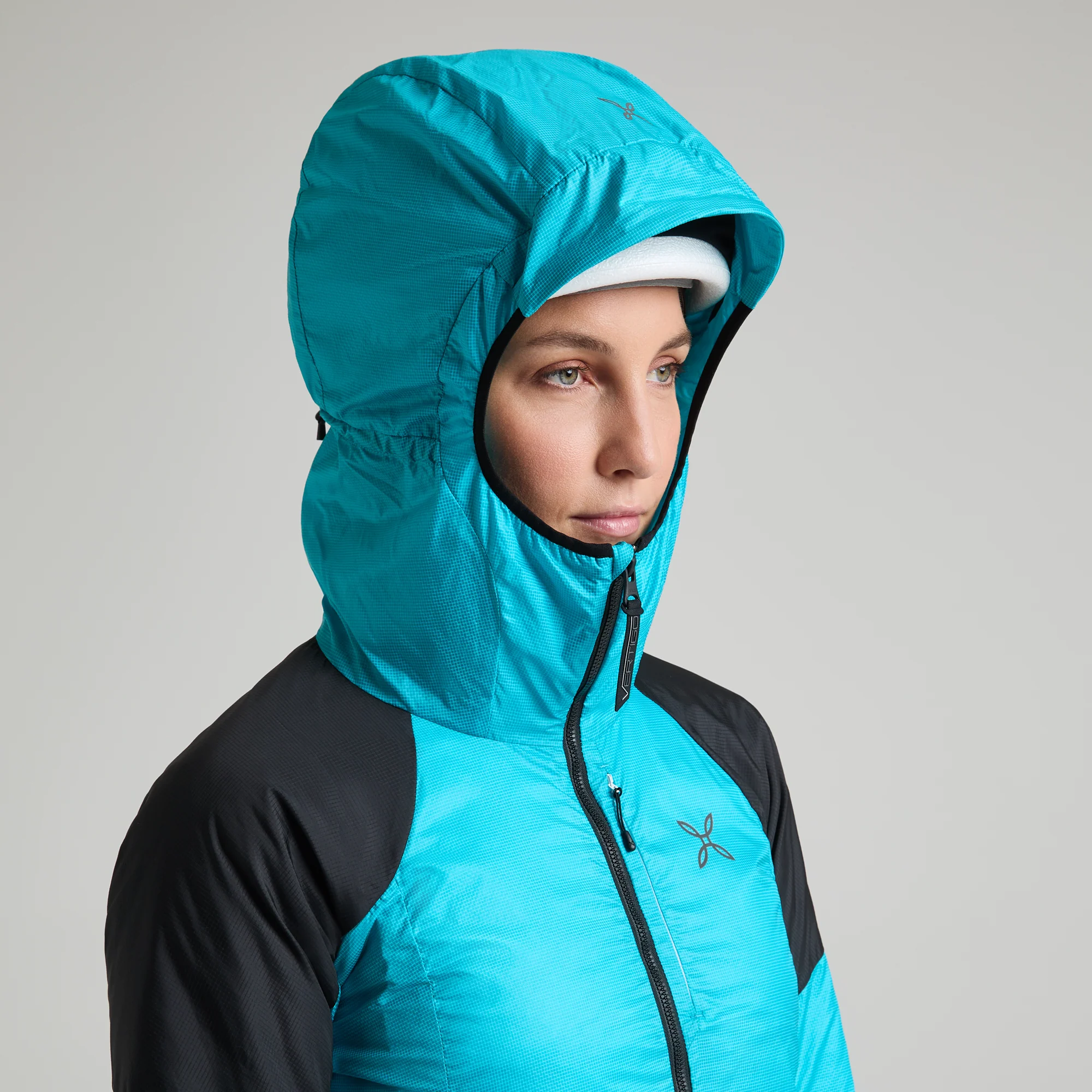 VERTIGO HYBRID HOODED JKT WOM. - Image 12